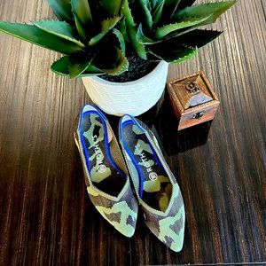 ✨Rothy’s The Point Olive Camo flats! ✨